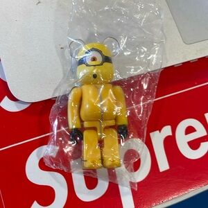 Minion Bearbrick 100%